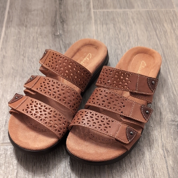Clarks Slip On Sandals - Picture 1 of 5